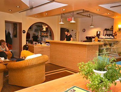 Le Caffé della Pace, angle Van Horne et Hutchison. caffe della place